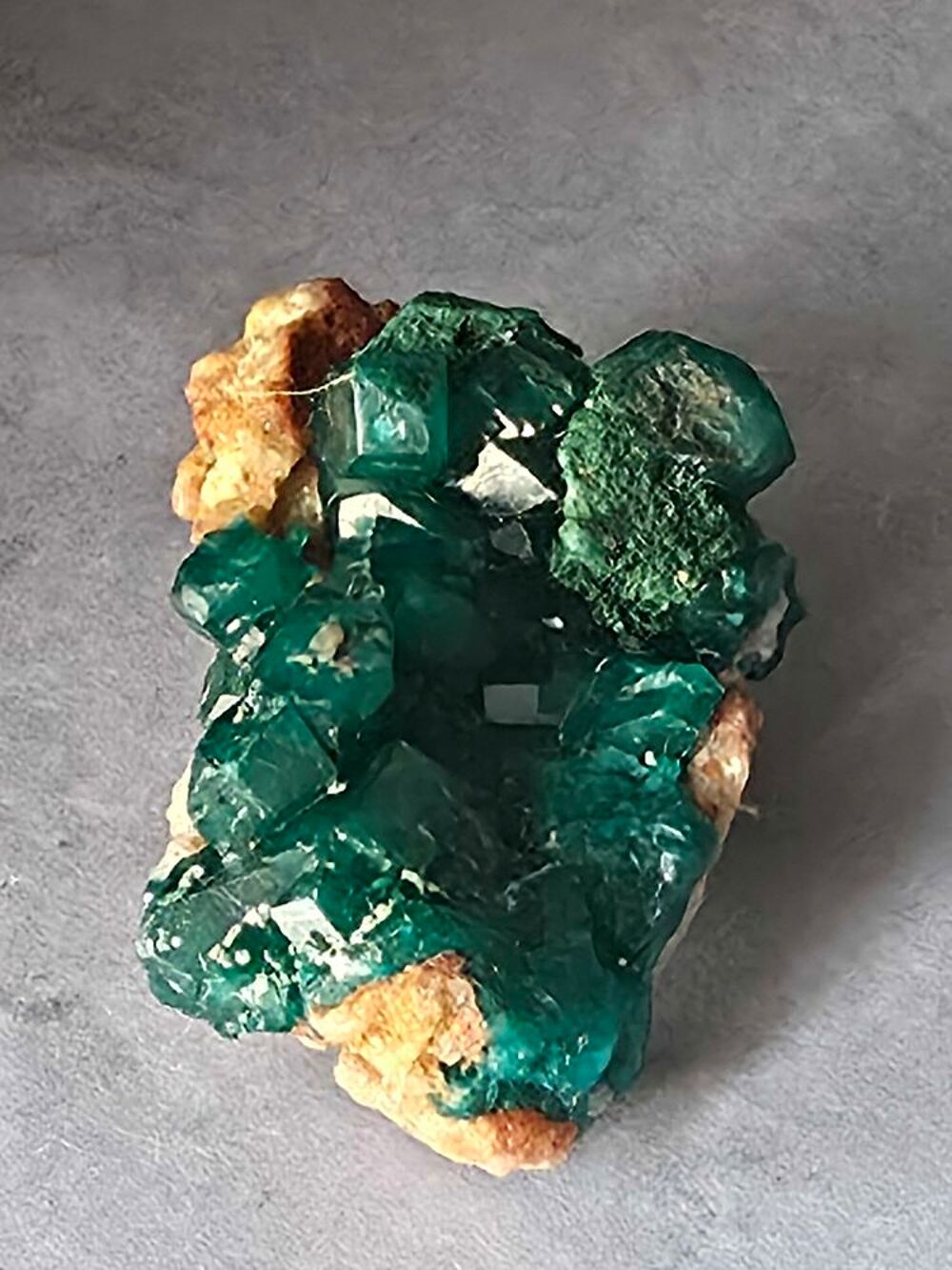 Dioptase Cristallis&eacute;e sur Matrice-Splendide Vert Emeraude du Katanga (10g) 