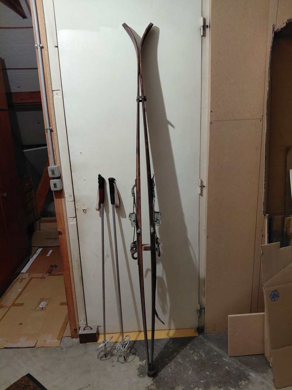 SKI en BOIS + B&acirc;tons 