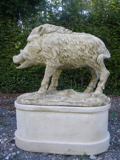 Statue, Sanglier en pierre 440 Château-l'Évêque (24)