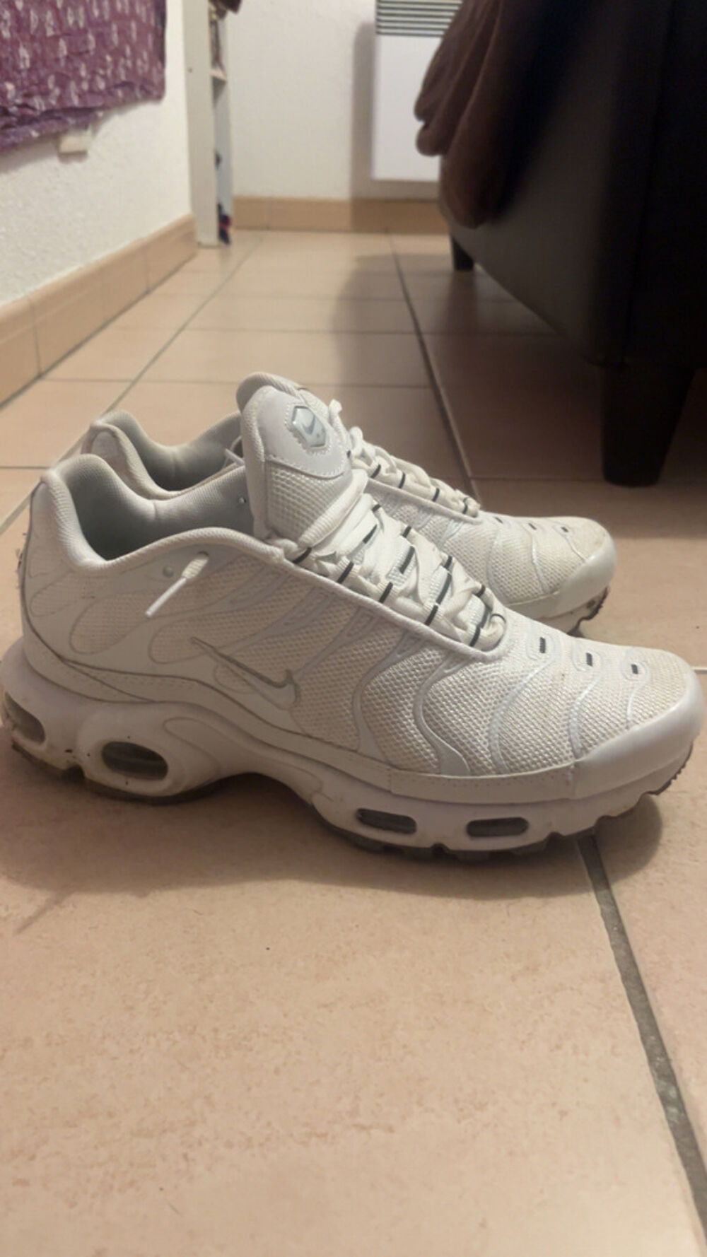Baskets Blanches Marque C&eacute;l&egrave;bre - Bon &Eacute;tat Chaussures