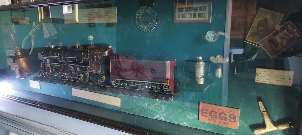 Vitrine d&eacute;corative locomotive vapeur Décoration