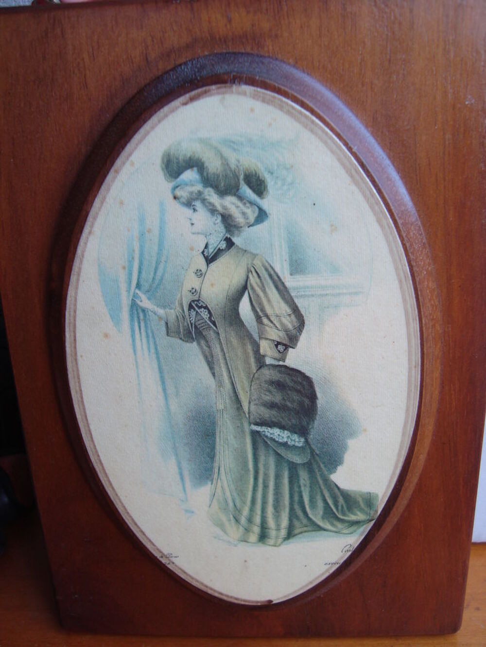 CADRE EN BOIS AVEC FEMME 
