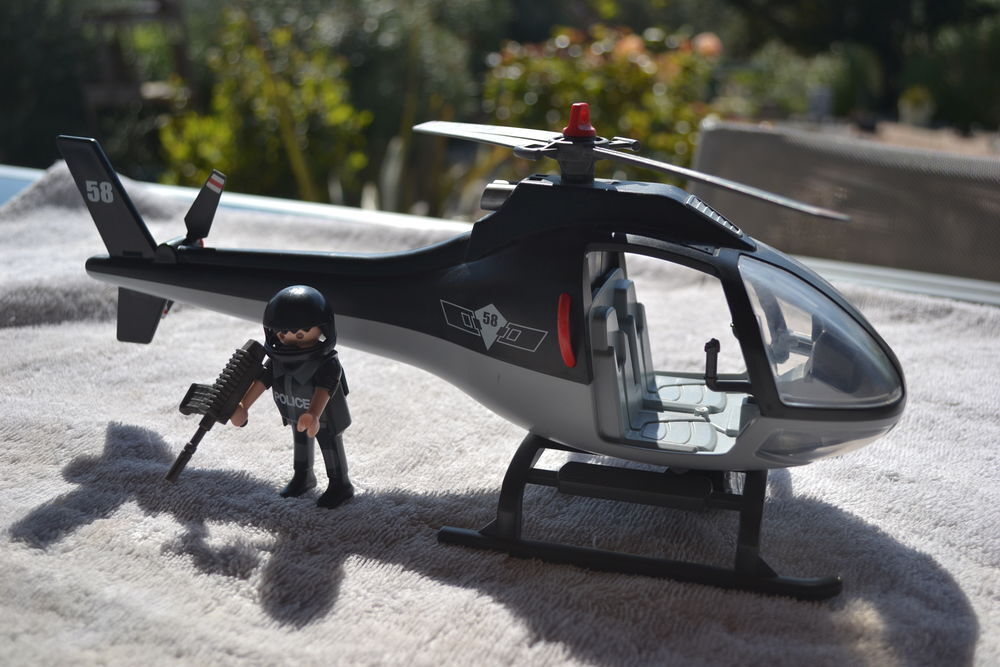 POLICIERS jouets - Jeux / jouets