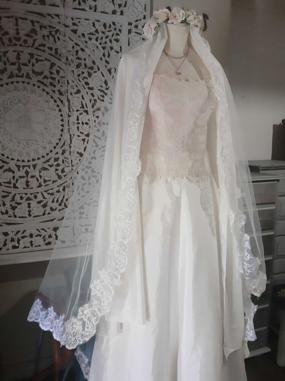 Robe de mari&eacute;e et invit&eacute;es Vêtements