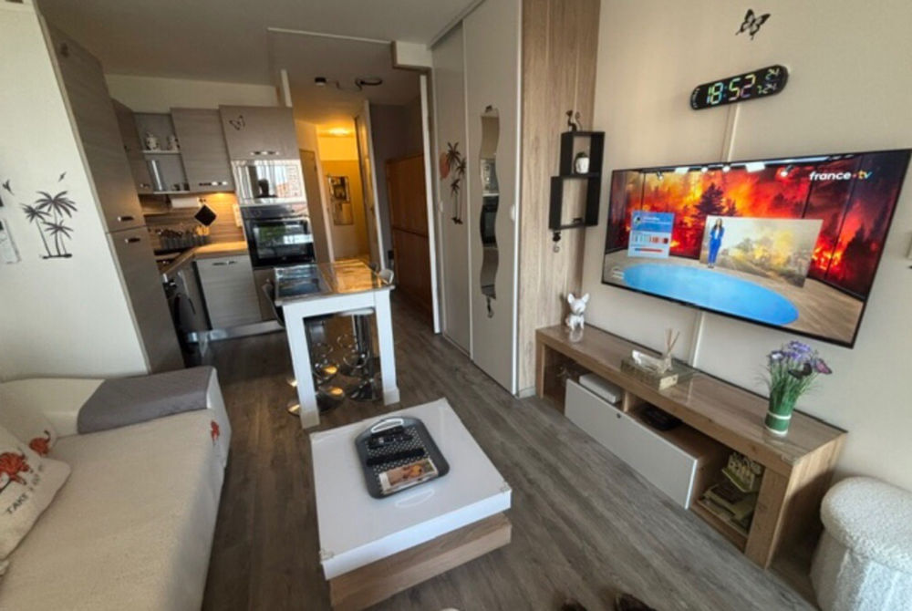 Location Appartement T2 Rénové à Neuf Vue Mer - Plages, Port & Commerces à pied La londe-les-maures