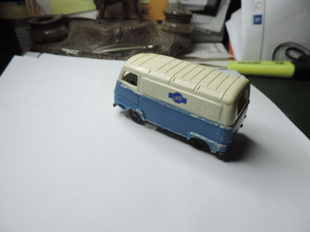 RENAULT ESTAFETTE - Echelle : 1/48 &egrave;me. 