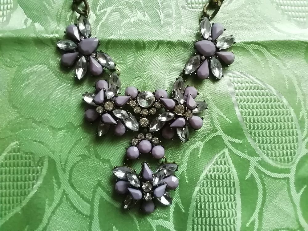 Collier pendentif de toute beaut&eacute; Bijoux et montres