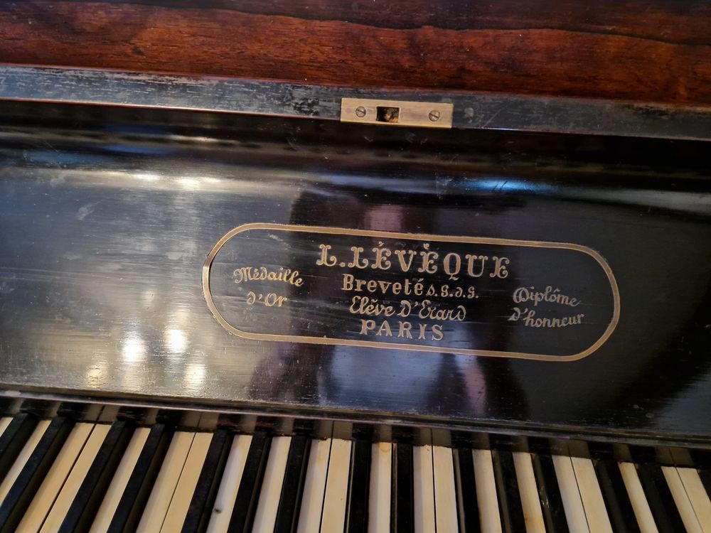 piano droit ancien Instruments de musique