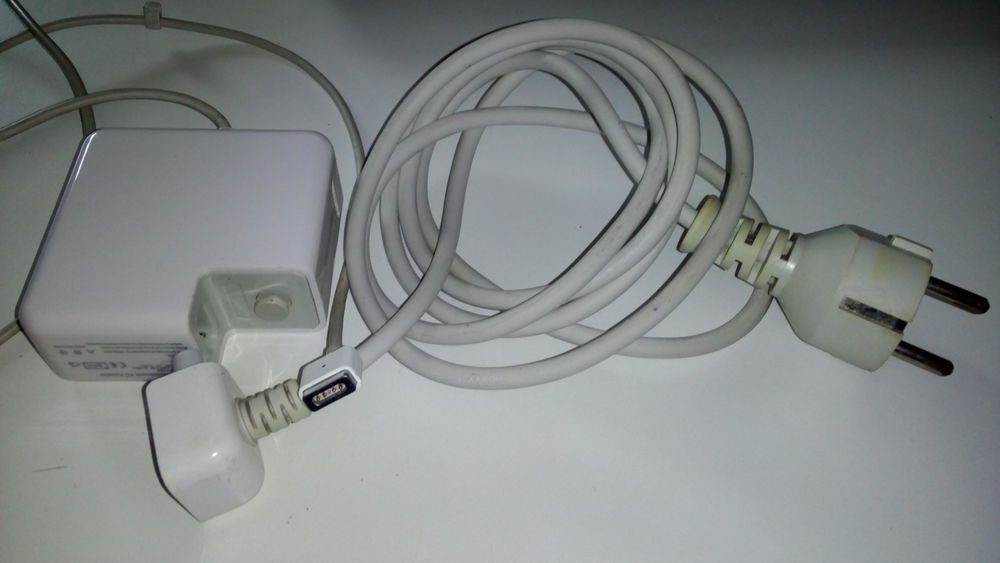 chargeur mc book mod 2007 peu servi Matériel informatique