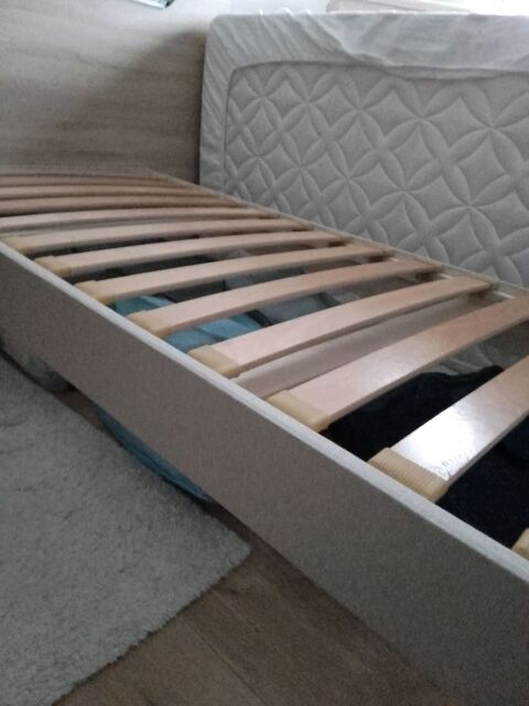 Lit en bois avec sommier � lattes 1 personne 42 Sainghin-en-Weppes (59)