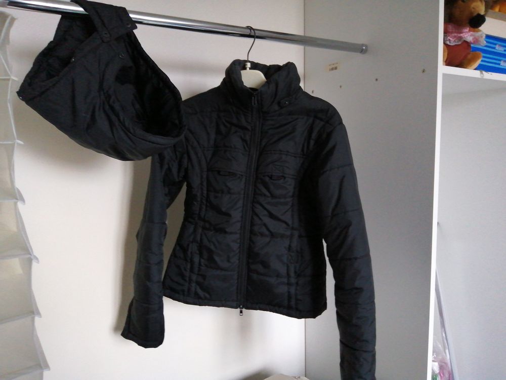 Joli blouson court noir style doudoune Vêtements