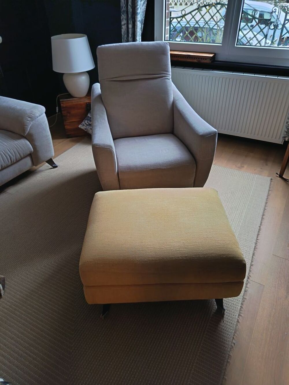 canap&eacute; 2 places + fauteuil et pouf assortis Meubles