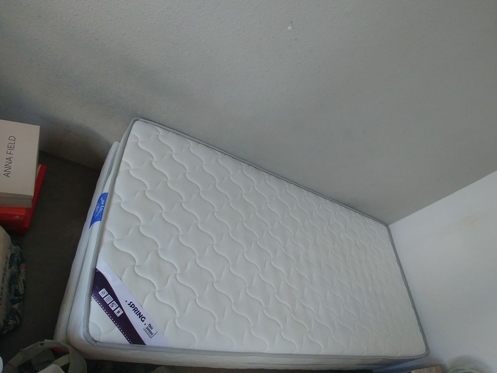 Lit simple (matelas+sommier) 90&times;190 en tr&egrave;s bon &eacute;tat Meubles