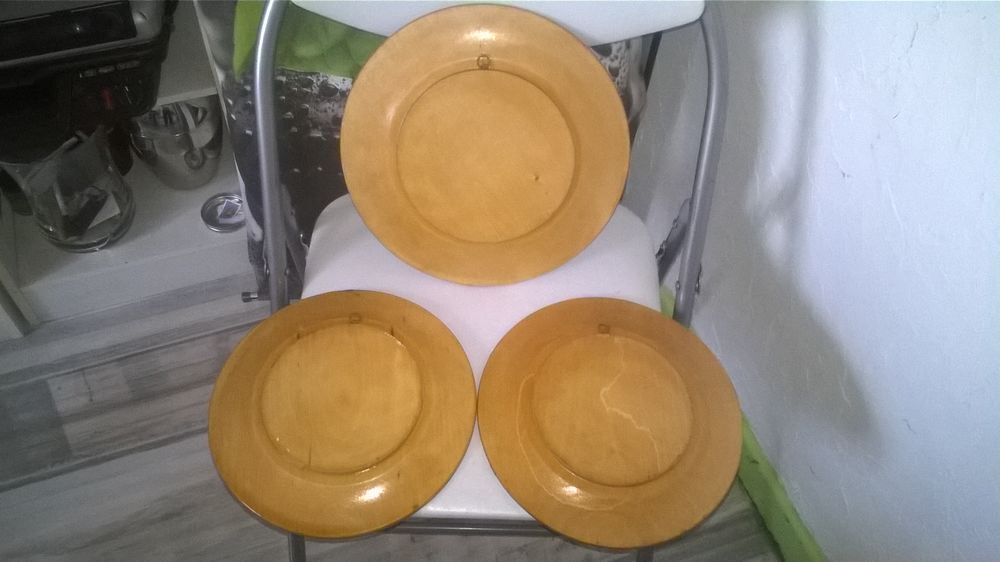 3 Assiettes en bois decorees
Avec Accroches
Décoration