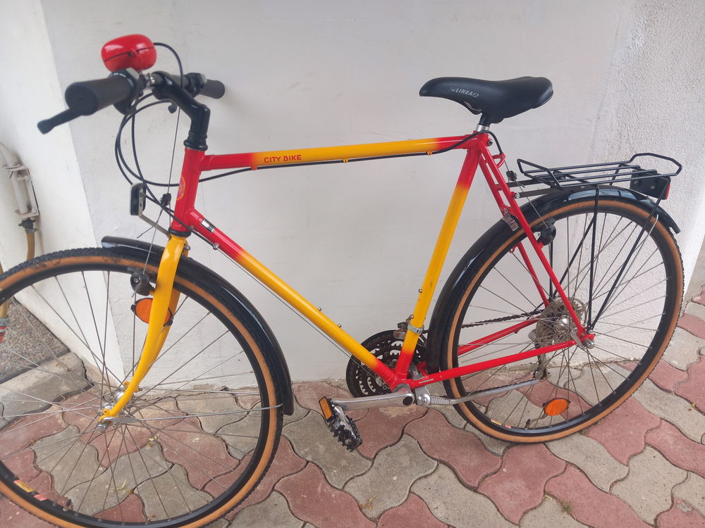 de 2 v&eacute;los. Etat neuf. CITY BIKE Vélos