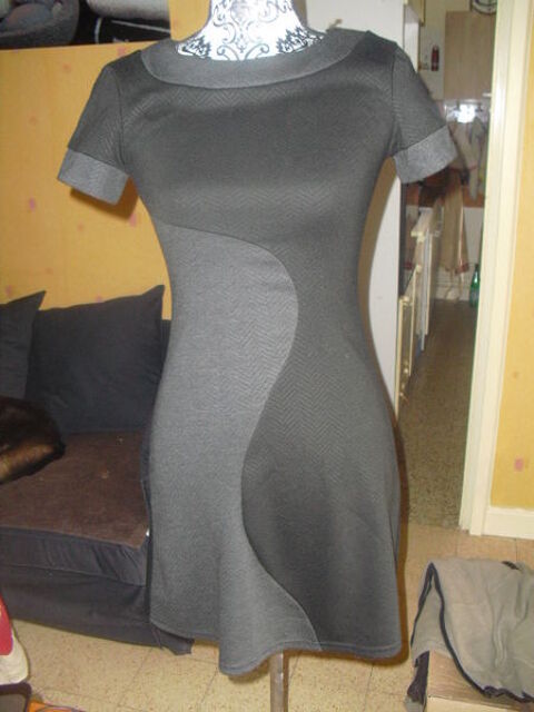 robe neuve graphique bi color noire et grise CACHE CACHE T36 12 Lyon 5 (69)