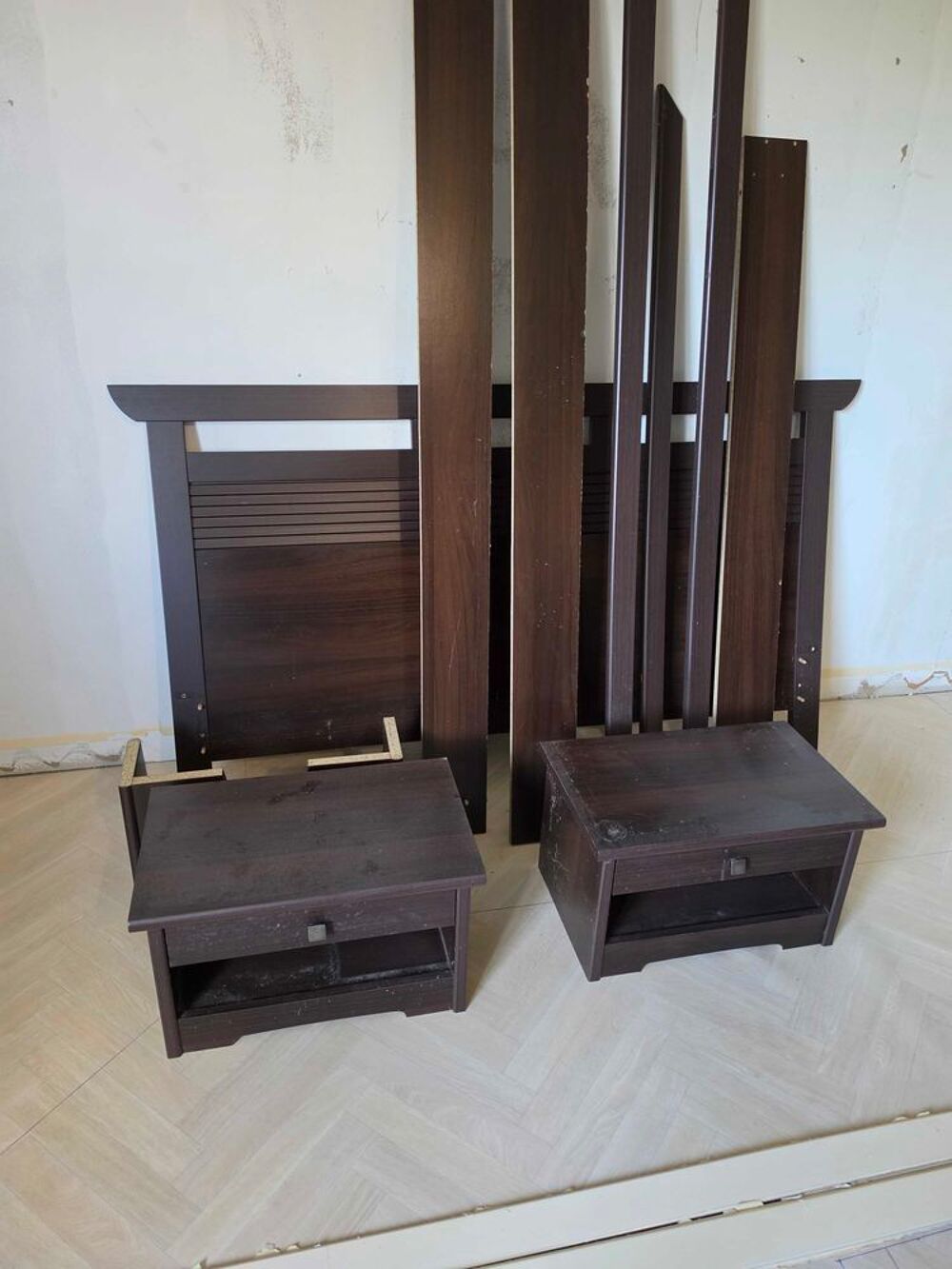 lit 140*190 avec chevet et sommier Meubles