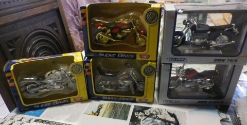 LOT DE 5 MOTOS MINIATURES DANS LEURS BOITES (ou  l'unit) 30 Bubry (56)