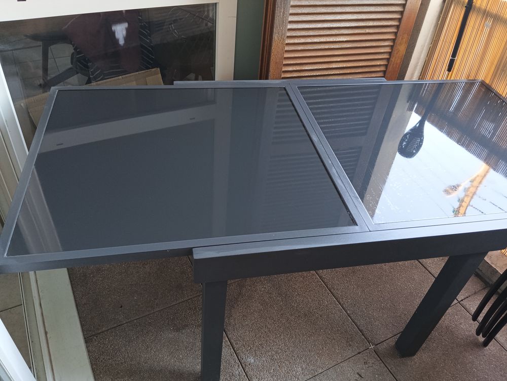 Table extensible et 4 chaises de jardin Hesperide Meubles