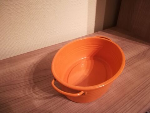CACHE POT ORANGE EN FER / CORBEILLE / JARDINIERE
0 Mouvaux (59)