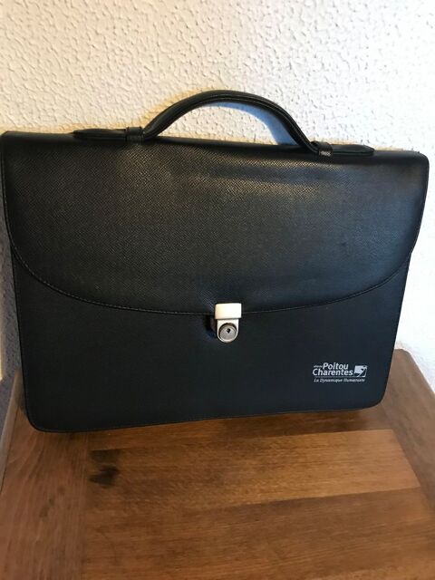 Porte-documents neuf
15 Ch�telaillon-Plage (17)