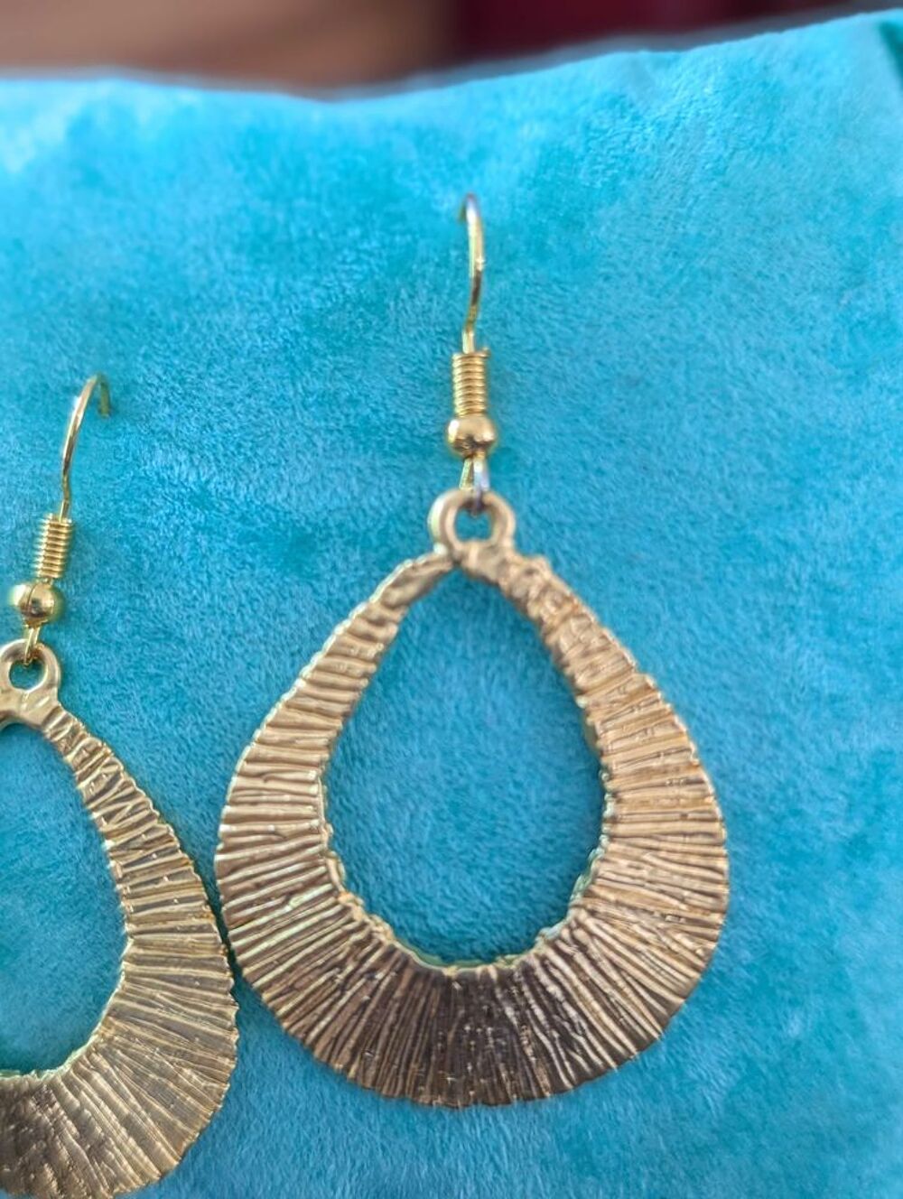 Magnifiques boucles d'oreilles fait main en cuivre tremp&eacute;es dans l'or Bijoux et montres