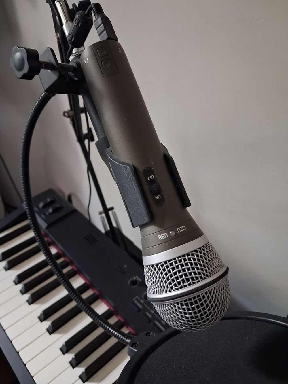 MIcro Samson Q2U avec bras articul&eacute;, pied et pop, quasi neuf Instruments de musique