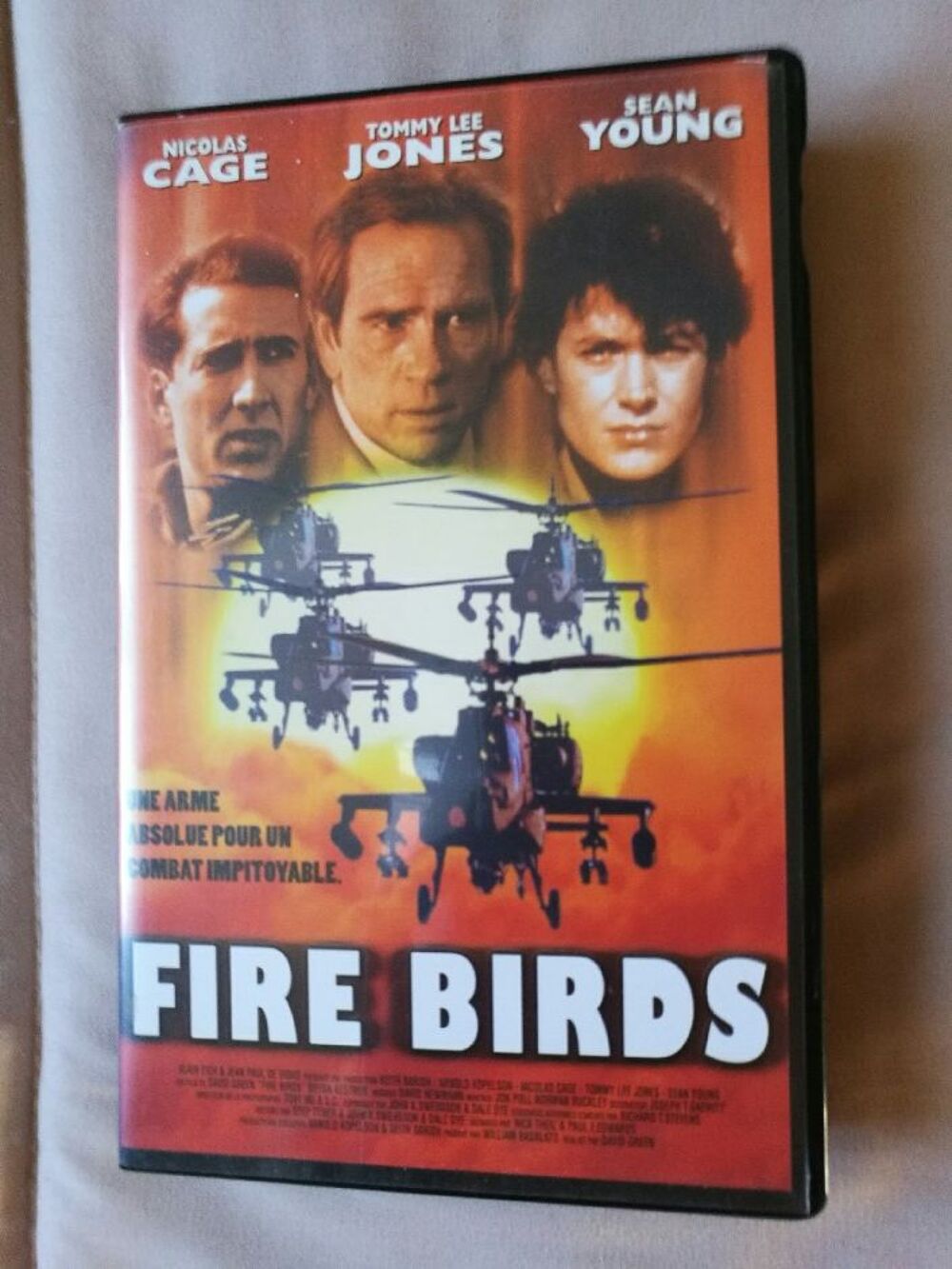 FIRE BIRDS (vhs) DVD et blu-ray
