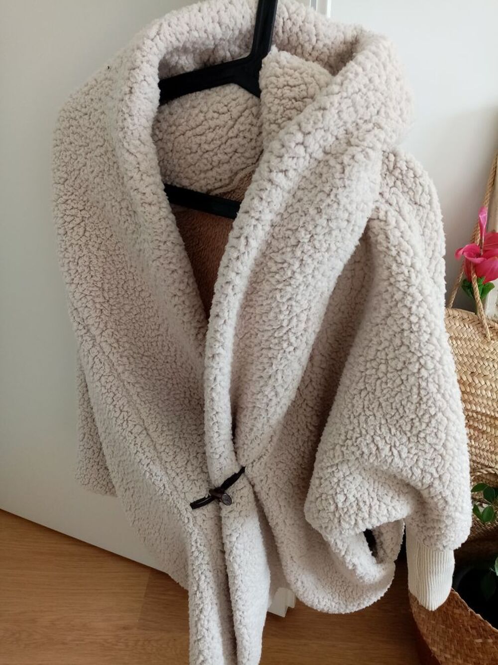 Veste hyper chaude beige avec capuche Vêtements