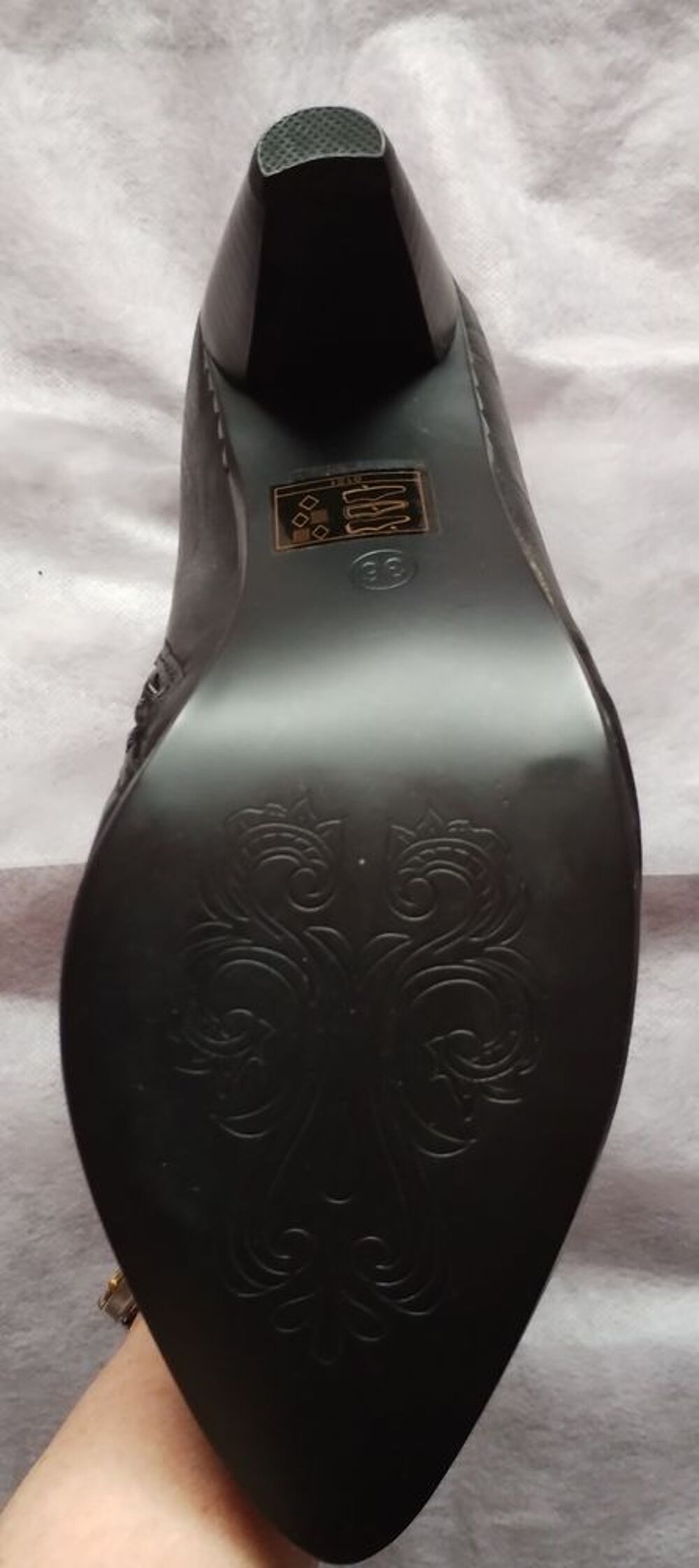 Bottine &eacute;l&eacute;gante noire &agrave; talon Chaussures