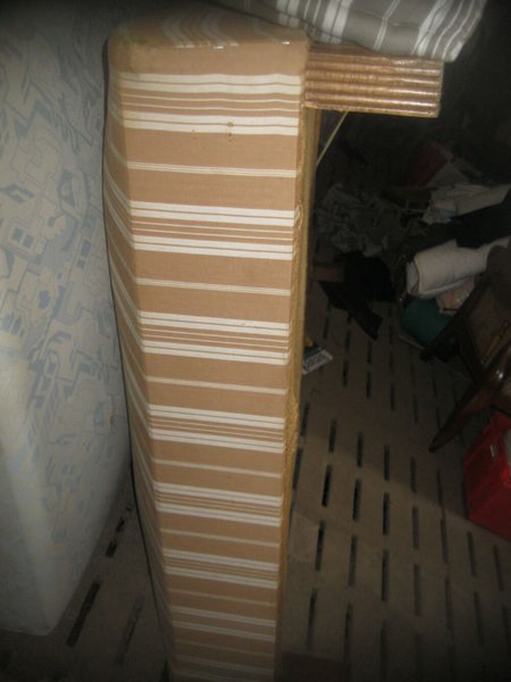 sommier et matelas gris Meubles