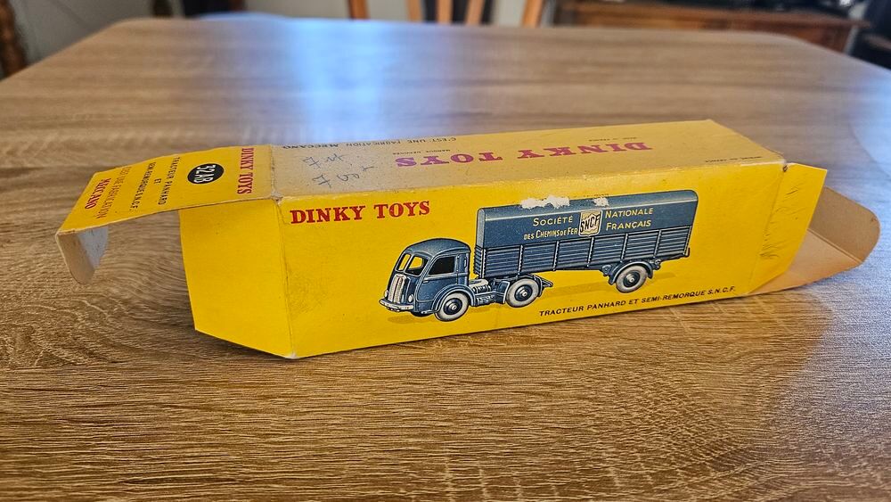 Dinky toys 