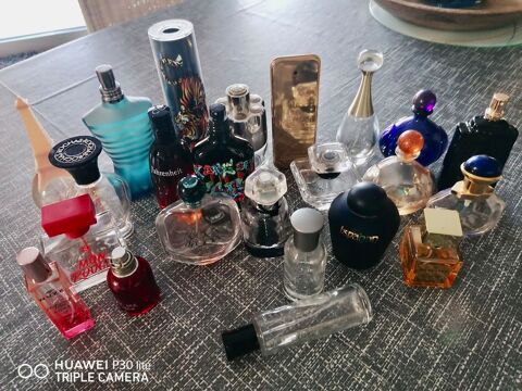 Lot de 22 flacons de parfum vides 40 Ingwiller (67)