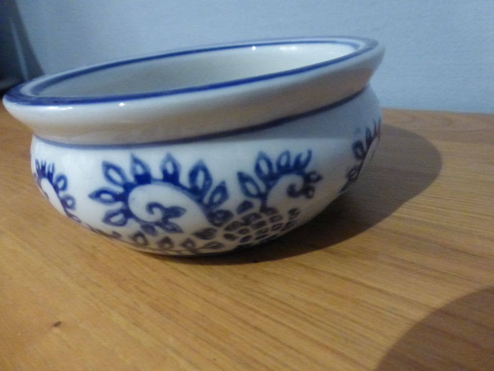 RAMEQUIN porcelaine ; NEUF Décoration