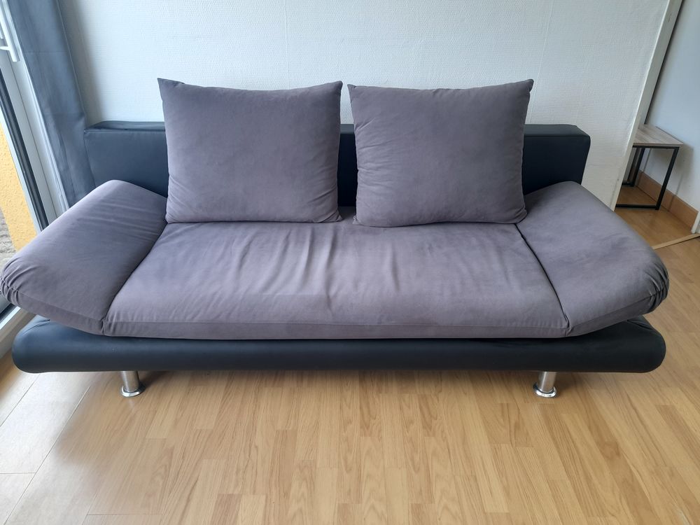 Un banquette convertible Meubles