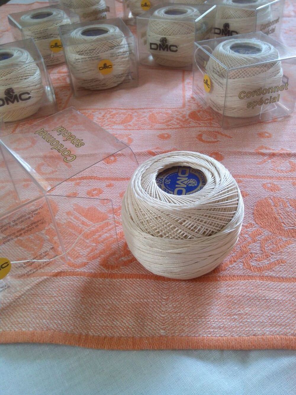 Pelotes de coton DMC Cordonnet Sp&eacute;cial Crochet N&deg; 30 / &Eacute;CRU Décoration