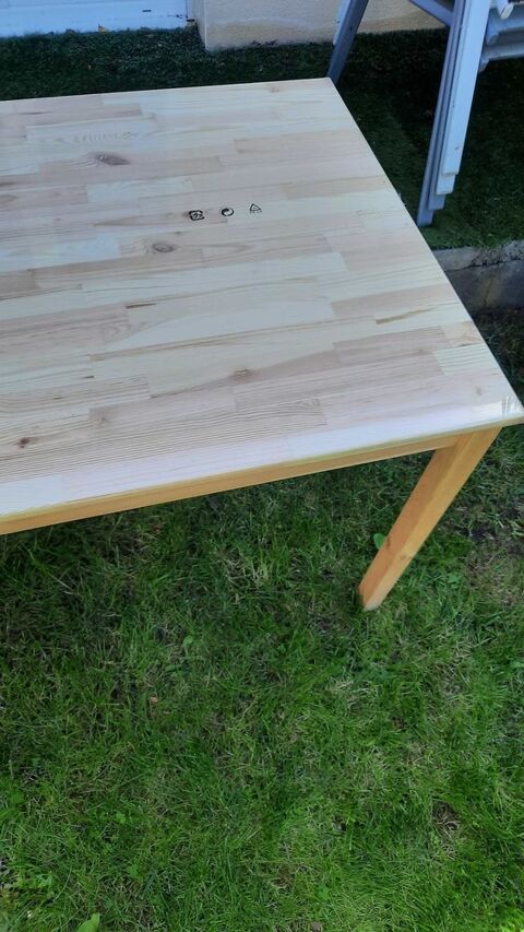 Table en pin 40 Haisnes (62)
