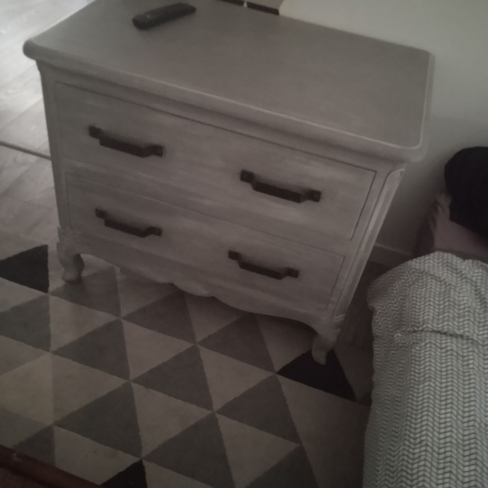 Commode patin&eacute;e bois massif grise 2 tiroirs 53 de profondeur Meubles