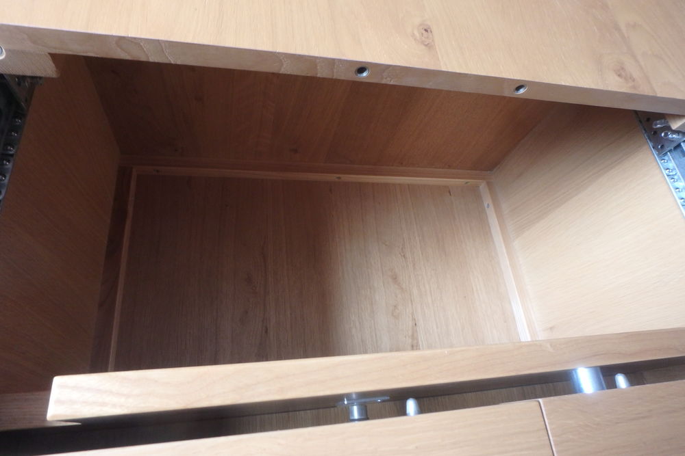 Superbe table de salon en ch&ecirc;ne neuve Meubles