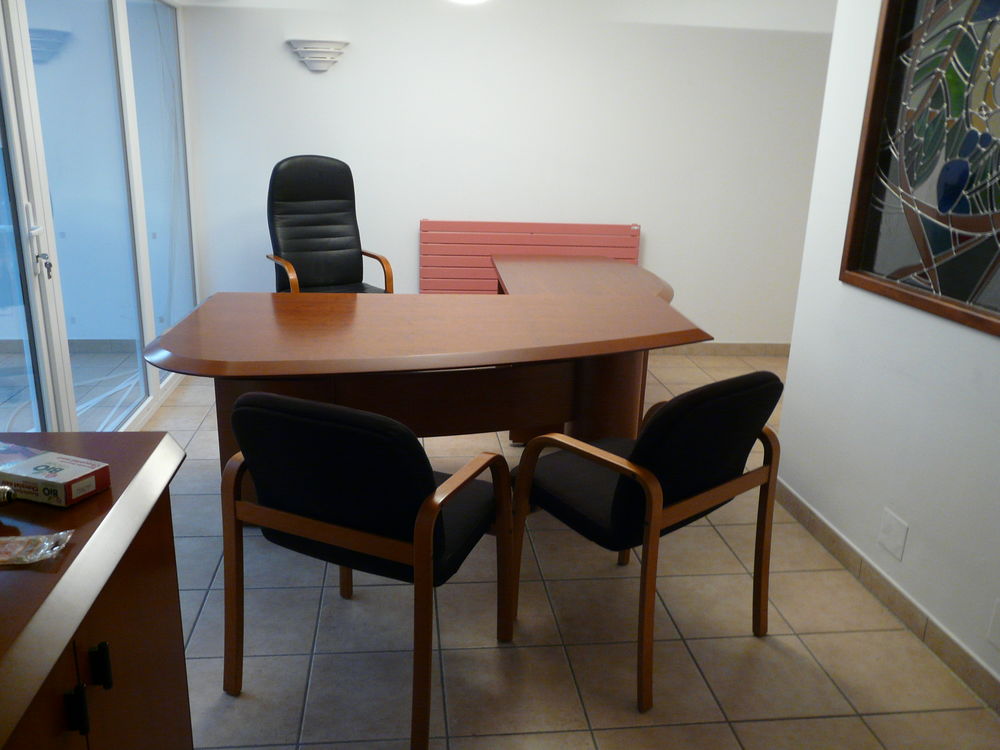 DE MOBILIER DE BUREAU ET BUREAUX (au d&eacute;tail) ET DIVERS Meubles