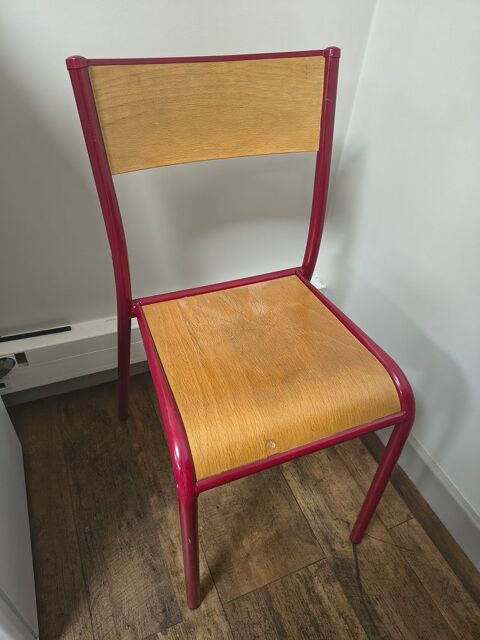 Chaise de classe rouge 15 Villeurbanne (69)