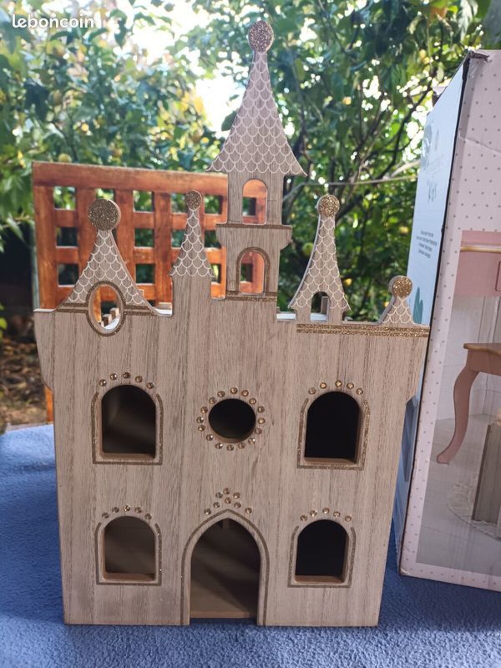 Ch&acirc;teau princesseneuf mais la pointe &agrave; &eacute;t&eacute; recoll&eacute;e suite &agrave; Jeux / jouets