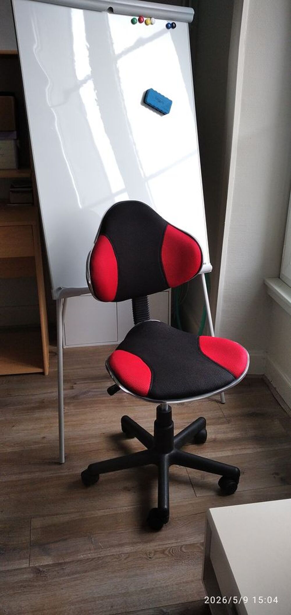 Tableau blanc + chaise bureau enfant Mobilier enfants
