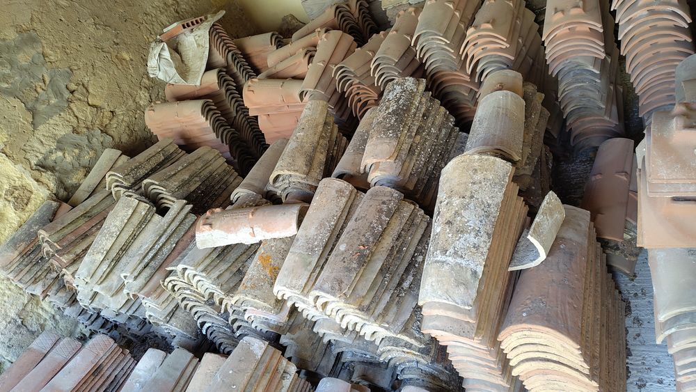 Tuiles romaines anciennes et recentes Bricolage