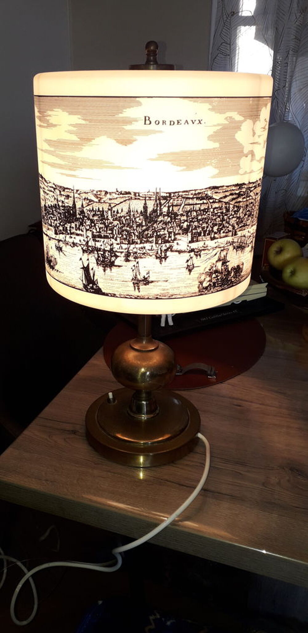 Lampe de bureau ann&eacute;es 1950 en verre opaline Décoration