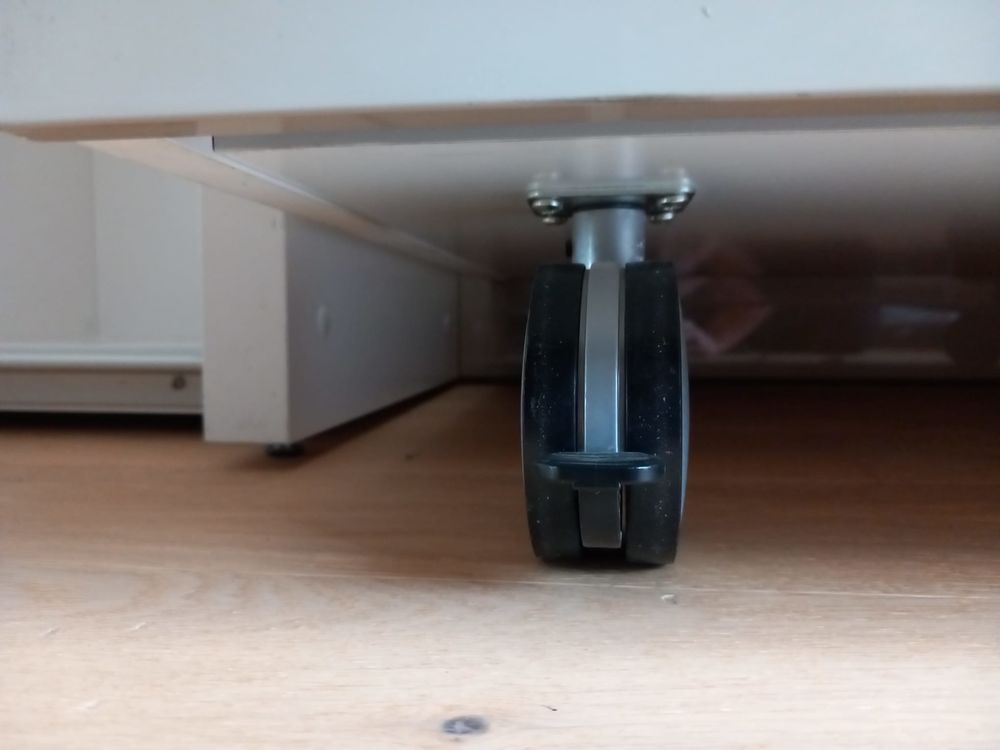 Grand meuble TV t&eacute;l&eacute;vision grand tiroir meuble sur roulettes Meubles