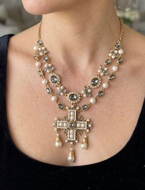 Collier majestueux au style baroque et néo-gothique neuf Fressain (59)