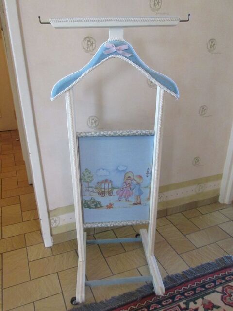 Porte-manteaux enfant vintage 8 Jury (57)