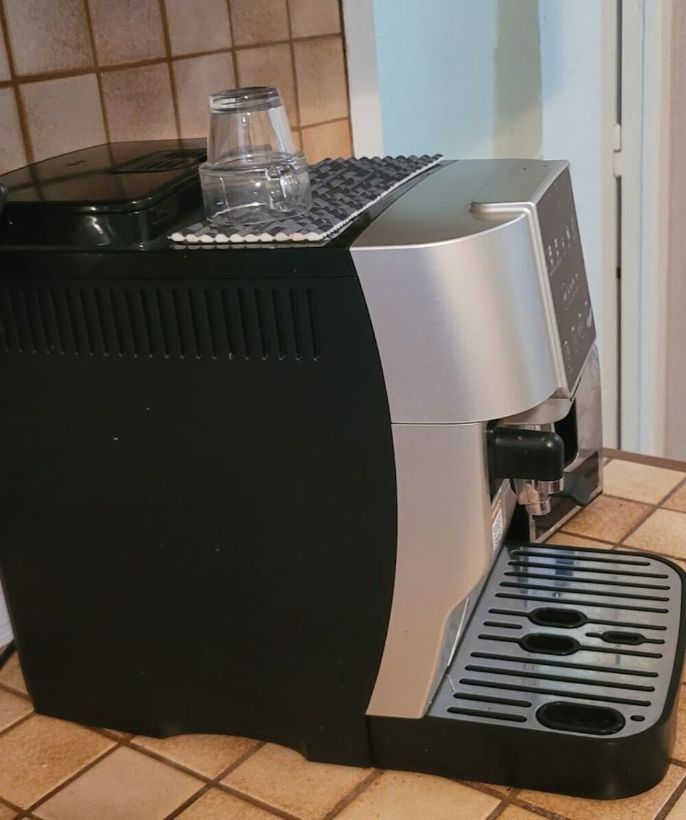 Machine a caf&eacute; Delonghi magnifica start 
Electroménager