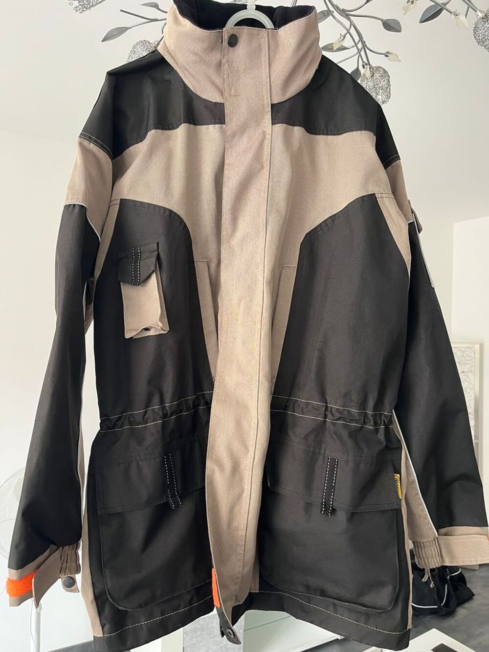 Veste de chantier imperm&eacute;able avec capuche Vêtements
